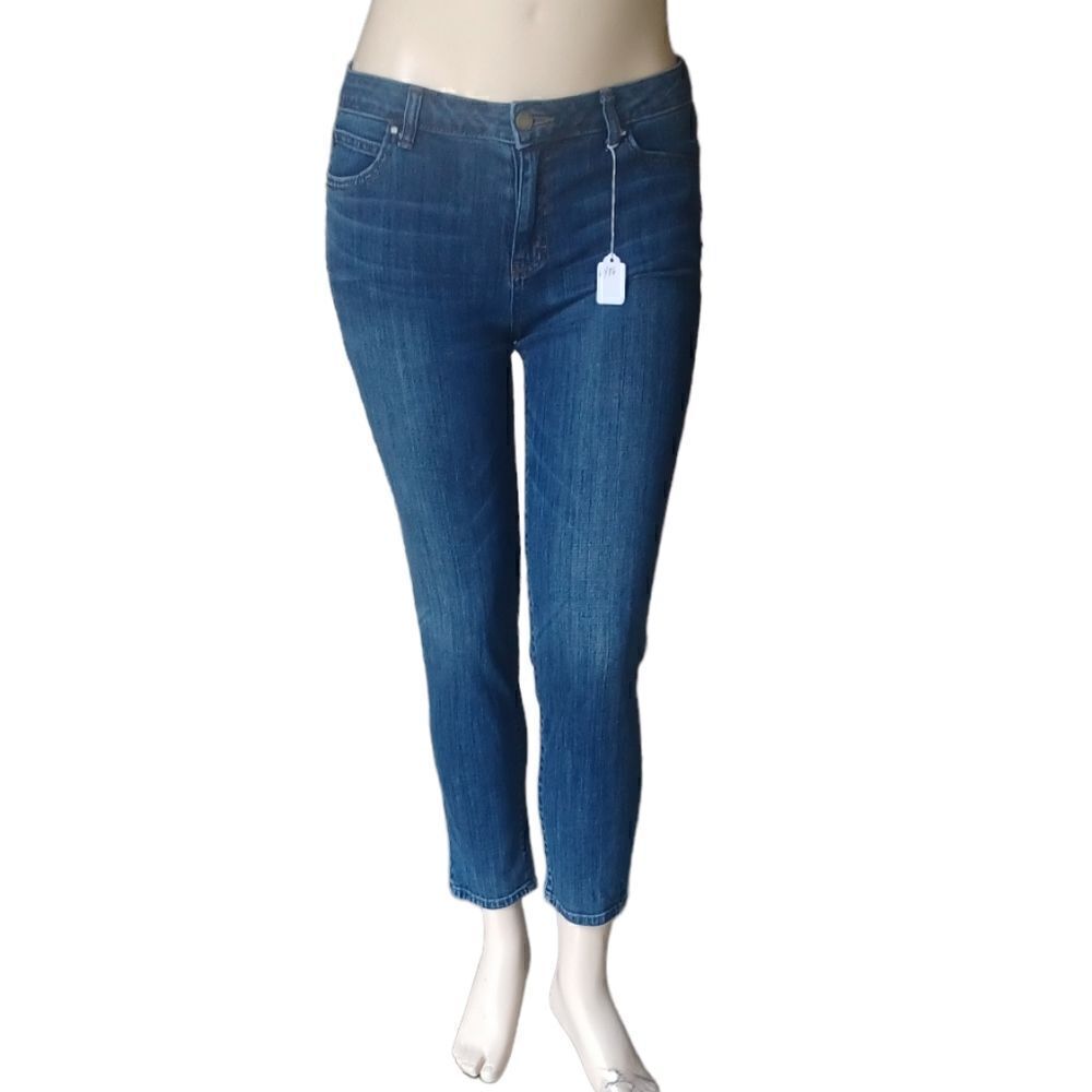 648632....JLO Straight leg Jeans Size 8, W32" 26"Inseam  9"Rise